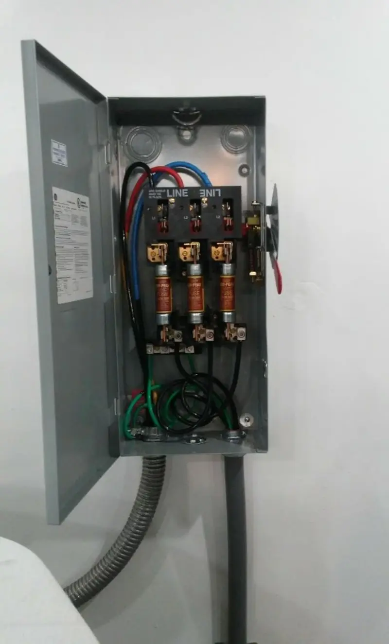 Three-phase disconnect switch installed for Smoke Detector Installation in Le Roy